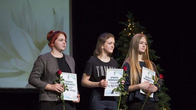 Dārta Smildziņa (no kreisās) un Elīza Marija Jevstigņejeva. Foto: Ādažu pašvaldība