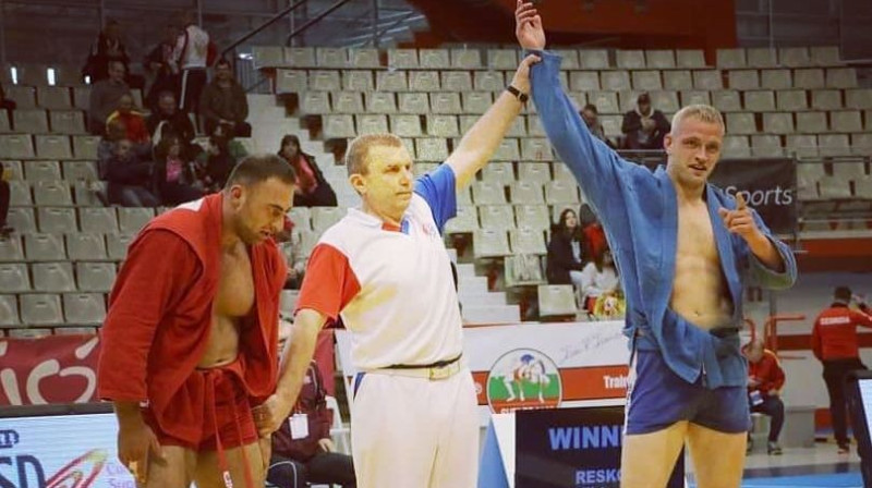 Viktors Reško pēc uzvaras Eiropas čempionāta cīņā. Foto no sportista Facebook profila