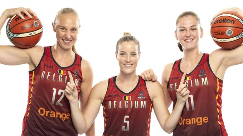 Enna Voutersa, Kima Mestdaga, Emma Mēsemana. Foto: FIBA