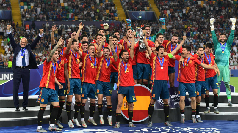 Spānijas U21 izlase svin Eiropas čempiones titula iegūšanu. Foto: Miguel Medina/AFP/Scanpix