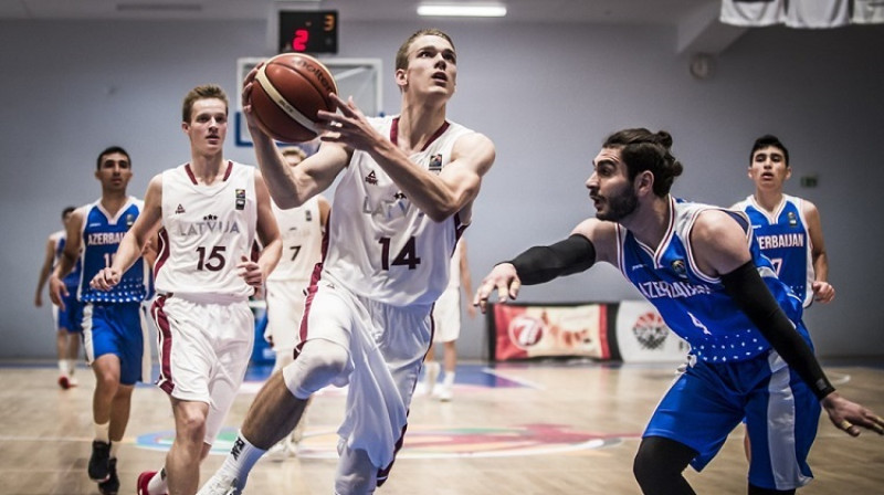 Dāvids Atelbauers: 16 punkti pret Igaunijas U20 izlasi. Foto: FIBA