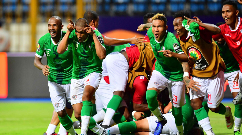 Madagaskaras futbola izlases spēlētāju prieki. Foto: AFP/Scanpix