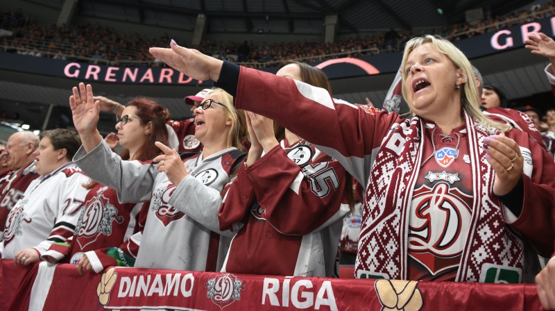 Rīgas "Dinamo" fani. Foto: Romāns Kokšarovs, F64