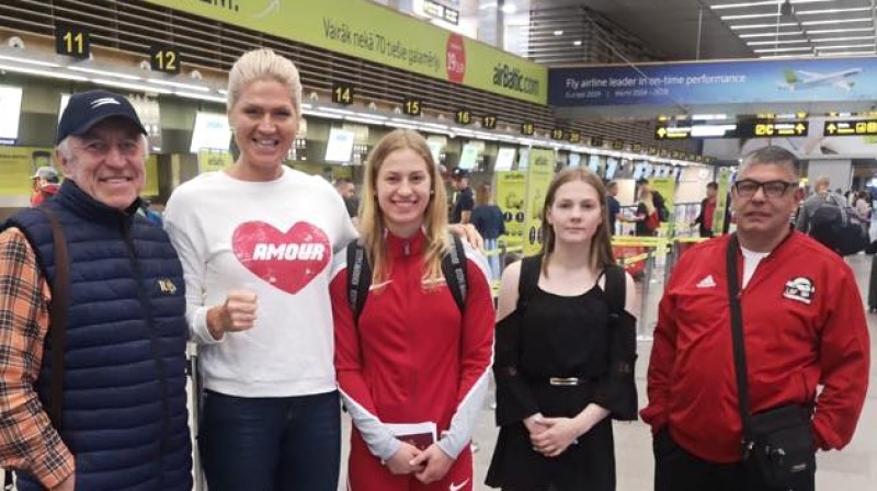 Beatrise Rozentāle (centrā) un Jekaterina Marčenko (pa labi). Foto: Latvian Boxing Federation