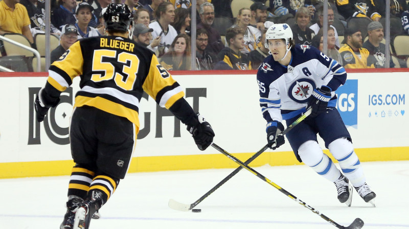 Teodors Bļugers aizsardzībā. Foto: Charles LeClaire/USA Today Sports/Scanpix