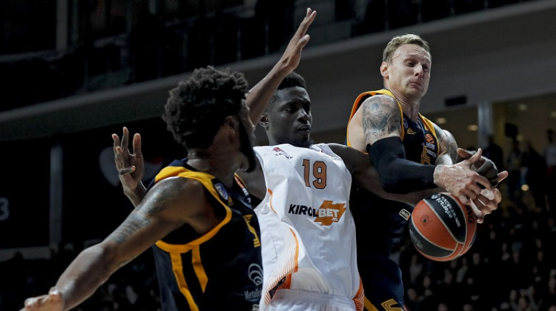 Jānis Timma spēlē pret "Baskonia". Foto: EPA/Scanpix