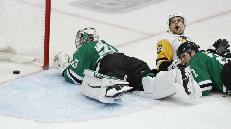 Teodors Bļugers spēlē pret "Stars". Foto: AP/Scanpix