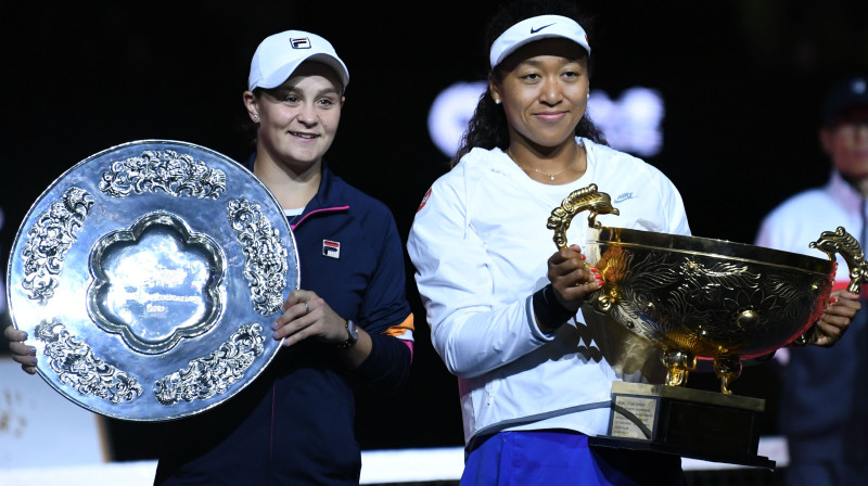 Ešlija Bārtija un Naomi Osaka 6. oktobrī Pekinas finālā, kur ar 3:6, 6:3, 6:2 uzvarēja Japānas tenisiste. Foto: imago/Scanpix