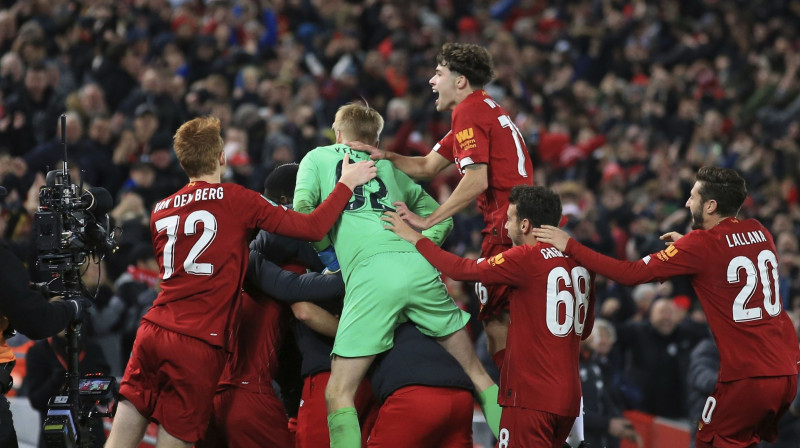 "Liverpool" spēlētāji priecājas par uzvaru. Foto: AP/Scanpix