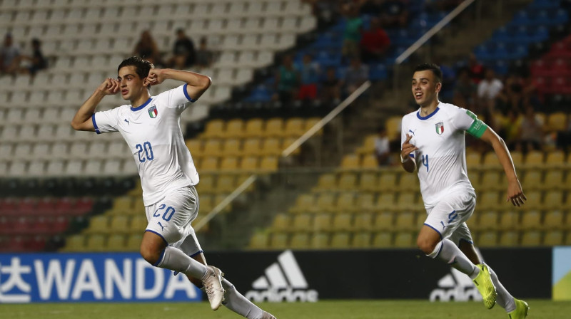 Itālijas U17 futbolisti svin vārtu guvumu. Foto: fifa.com