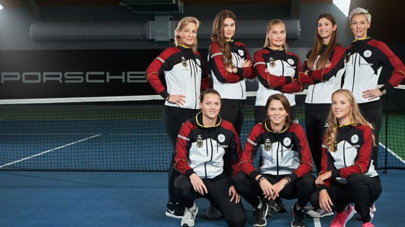 Kamilla Bartone (otrajā rindā otrā no kreisās) kopā ar Vācijas tenisistēm. Foto: dtb-tennis.de