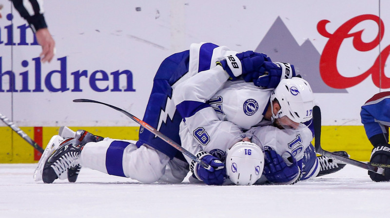 Stīvens Stemkoss saņem Aleksa Kilorna apsveikumus. Foto: USA Today Sports/Scanpix