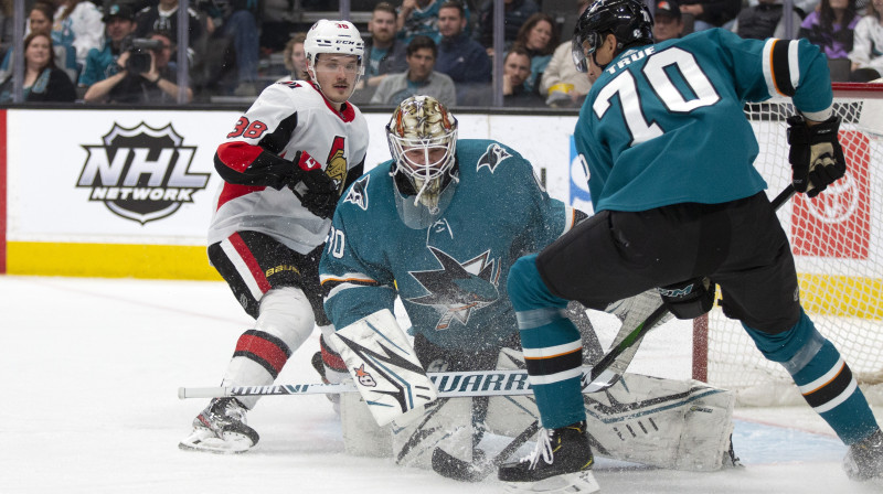 Rūdolfs Balcers (Nr. 38) Sanhosē "Sharks" vārtu priekšā. Foto: D. Ross Cameron/USA Today Sports/Scanpix