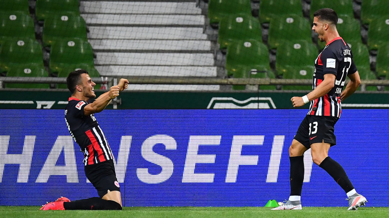 Frankfurtes "Eintracht" svin pirmo vārtu guvumu. Foto: Stuart Franklin/AFP/Scanpix