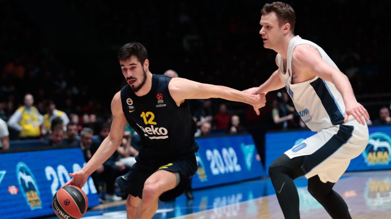 Nikola Kaliničs ar bumbu. Foto: Sipa/Scanpix