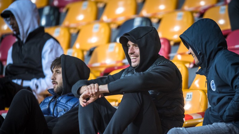 Herdi Prenga un Darko Lemajičs"Skonto" stadiona tribīnēs. Foto: Zigismunds Zālmanis/Riga FC