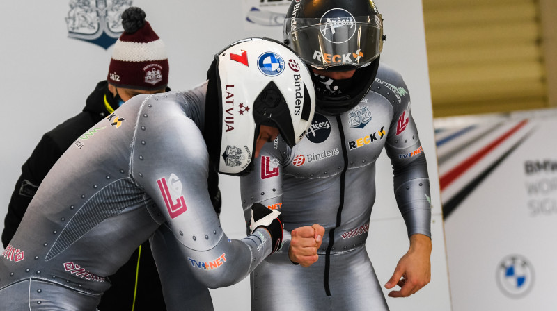 Dāvis Kaufmanis un Ivo Kleinbergs startā. Foto: Viesturs Lācis/bobslejs.lv