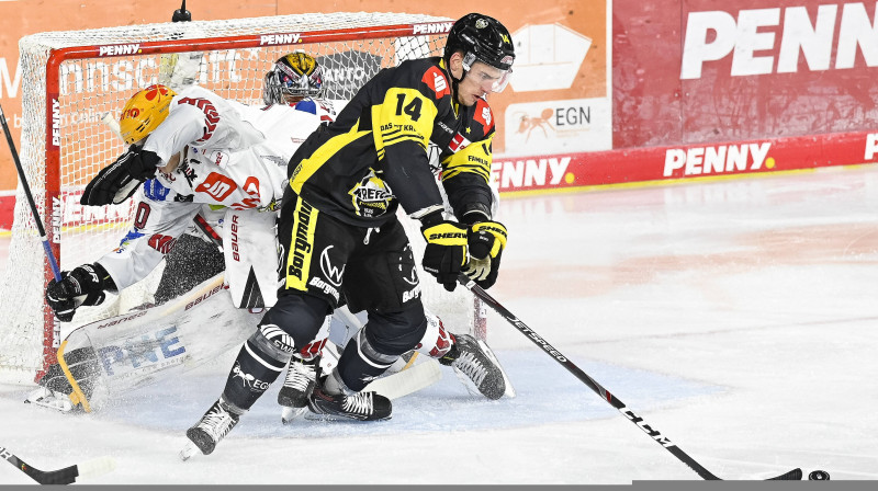 Filips Buncis ar ripu vārtu priekšā. Foto: imago images/osnapix/Scanpix.ee