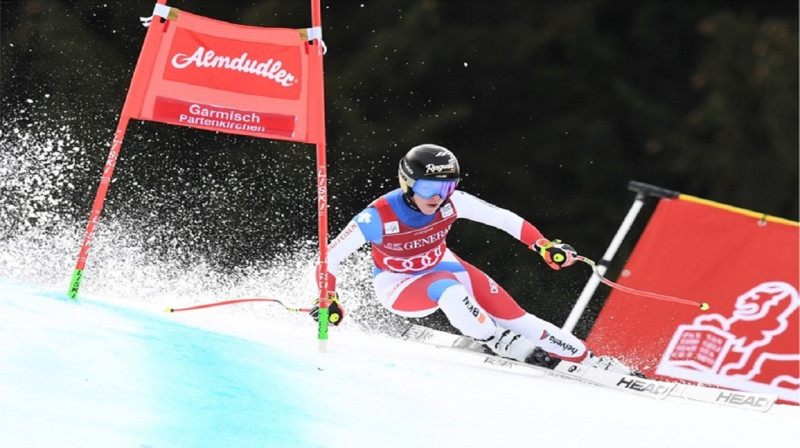 Lara Gutai-Behrami uzvaras pasaules kausa posmos nāk viena pēc otras, bet vai beidzot viņa tiks augstākā panākuma pasaules čempionātā? Foto: AP Photo/Marco Trovati