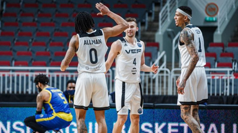 "VEF Rīga" svin izšķirošo uzvaru pār Grieķijas "Peristeri". Foto: FIBA