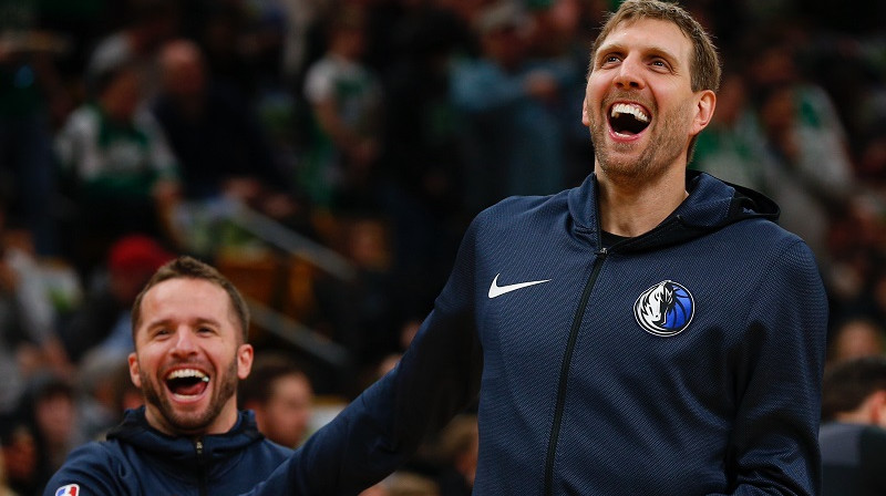 Hosē Huans Barea un Dirks Novickis 2019. gada 4. janvārī Bostonā. Foto: EPA/Scanpix