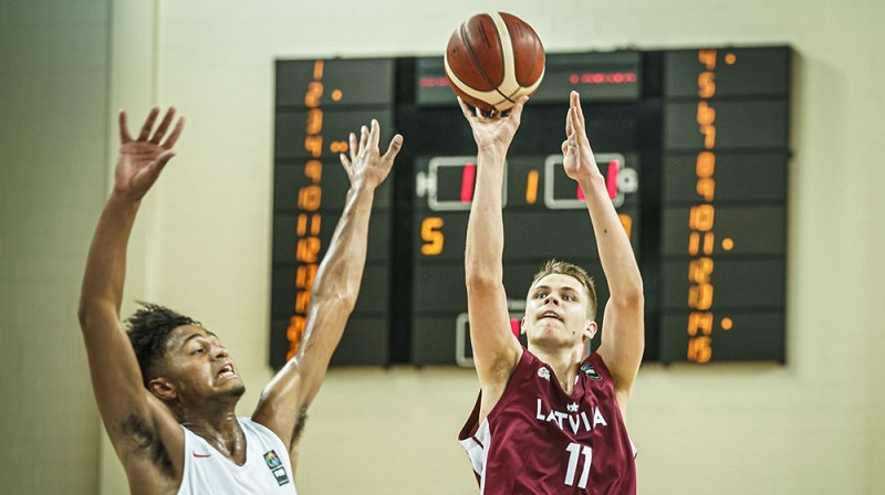 Ričards Daniels Vanags spēlē pret Puertoriko. Foto: Romāns Kokšarovs/FIBA