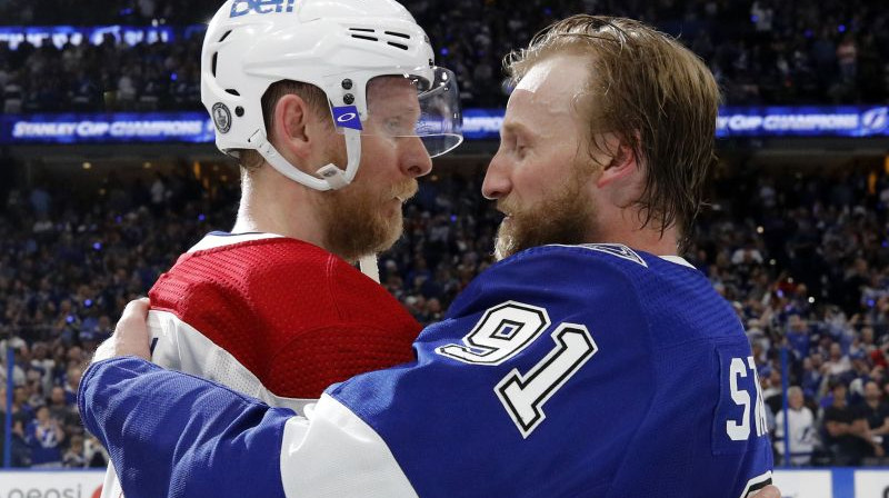 Korijs Perijs un Stīvens Stemkoss. Foto: AFP/Scanpix