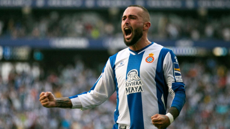 Barselonas "Espanyol" pussargs Aleikss Vidals svin vārtu guvumu. Foto: Enric Fontcuberta/EPA/Scanpix