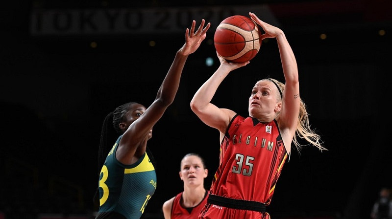 Žulī Vanlū un Ezi Magbegora Tokijas spēlēs. Foto: FIBA