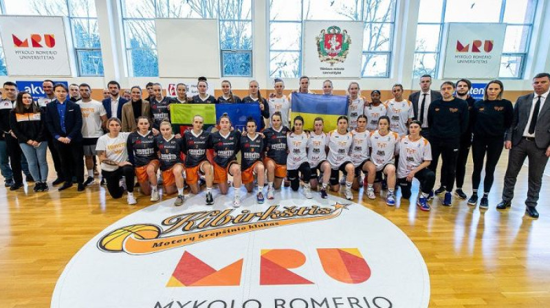 Viļņas "Kibirkštis MRU" un "TTT Rīga" basketbolistes 2022. gada 26. februārī. Foto: Augustas Didžgalvis