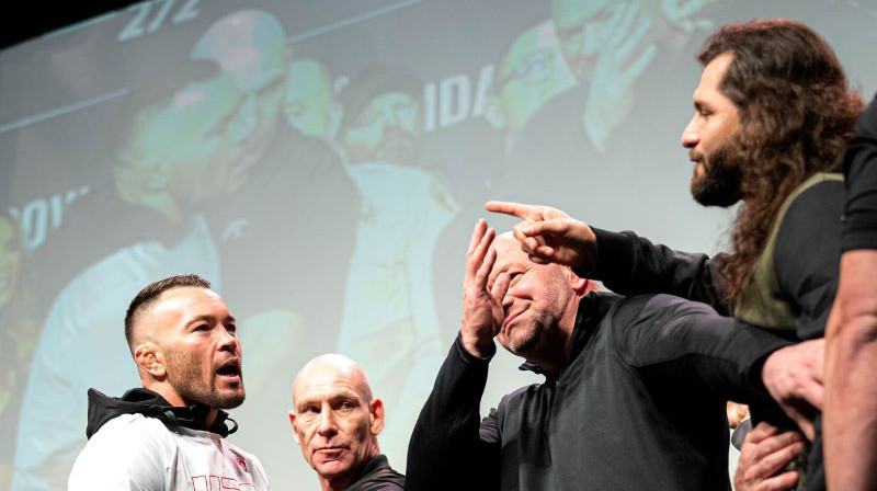 Kolbijs Kovingtons (pa kreisi) un Horhe Masvidals (pa labi). Foto: twitter.com/UFC