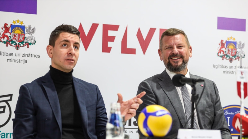 Galvenais treneris Mihals Gogols un federācijas prezidents Jānis Buks. Foto: Latvijas Volejbola federācija