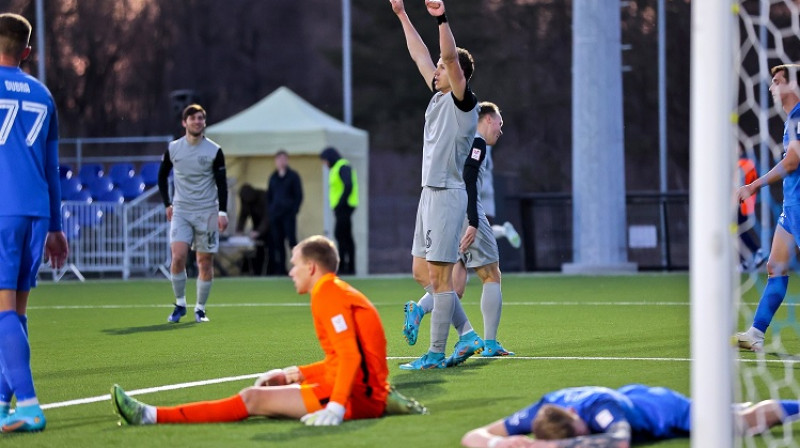 Pēc "Valmieras" trešajiem vārtiem pret RFS. Foto: Jānis Līgats.