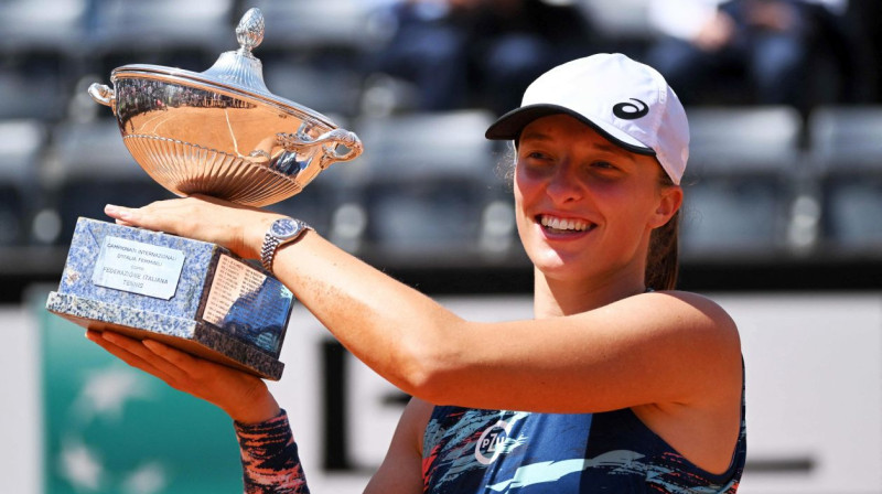 Romas WTA 1000 turnīra uzvarētāja Iga Švjonteka. Foto: Tiziana Fabi/AFP/Scanpix