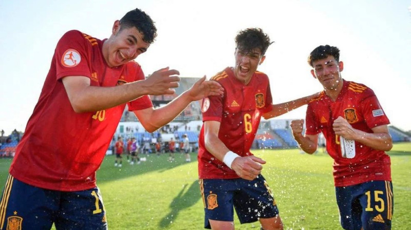 Spānijas U17 izlases futbolisti. Foto: UEFA
