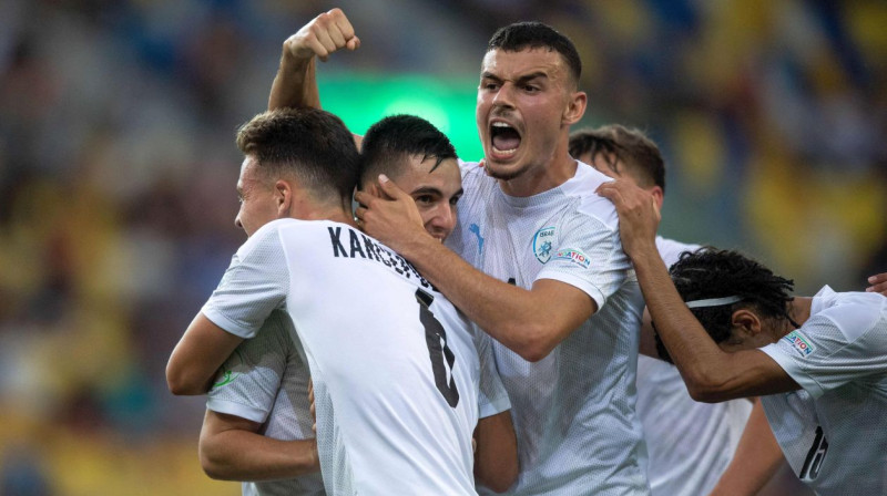 Izraēlas U19 izlases futbolisti svin vārtu guvumu. Foto: Vladimir Simiček/AFP/Scanpix