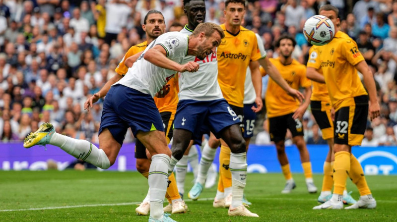 Harijs Keins izdara rezultatīvu sitienu. Foto: Frank Augstein/AP/Scanpix