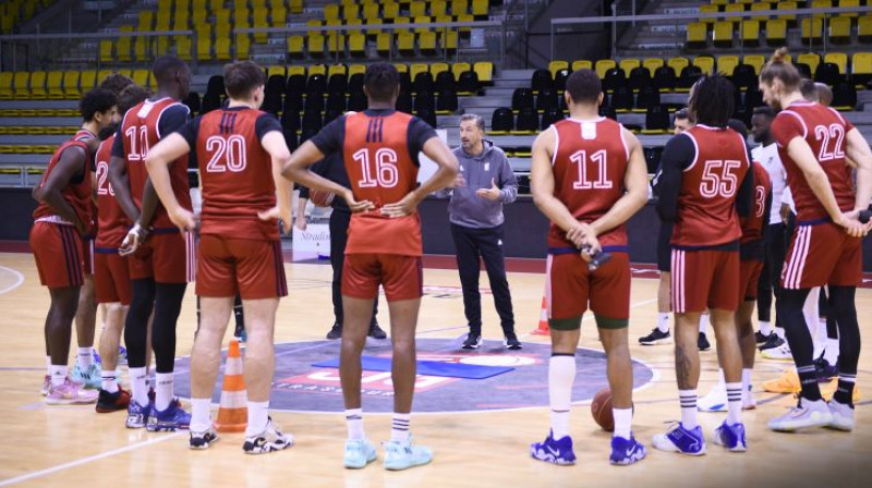 Luka Banki ar komandu. Foto: SIG Strasbourg