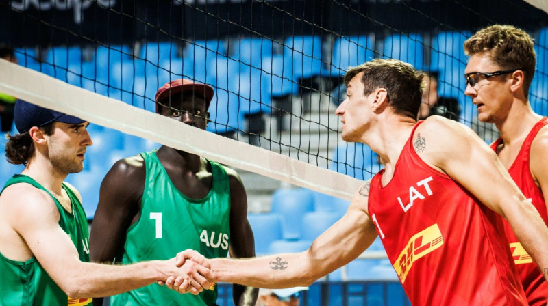 Austrālieši, Mārtiņš Pļaviņš, Mihails Samoilovs. Foto: volleyballworld.com