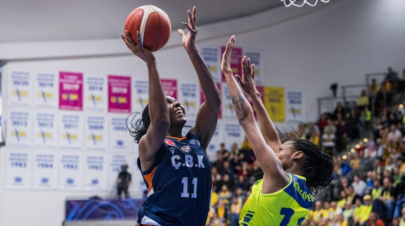 Elizabete Viljamsa uzbrukumā 2023. gada 14. aprīlī. Foto: EuroLeague Women