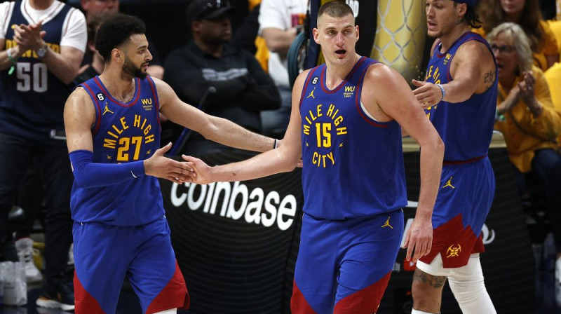 ''Nuggets'' līderi: Džamals Marejs un Nikola Jokičs (priekšplānā). Foto: USA Today Sports/Scanpix