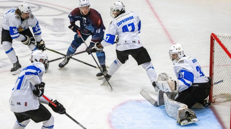 Cīņas HS "Rīga" komandas vārtu priekšā. Foto: HK Zemgale/LBTU