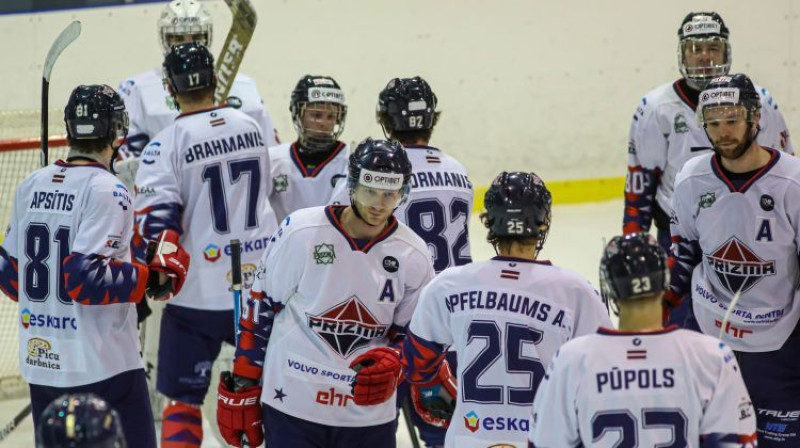 Uldis Pūpols ar komandas biedriem. Foto: Guntis Lazdāns/LHF