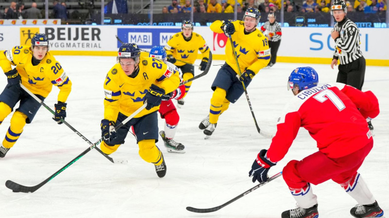 Mirklis no Zviedrijas un Čehijas U20 valstsvienību spēles. Foto: IIHF
