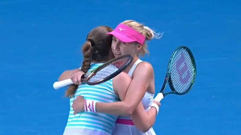 Aļona Ostapenko un Ludmila Kičenoka. Foto: WTA / Australian Open