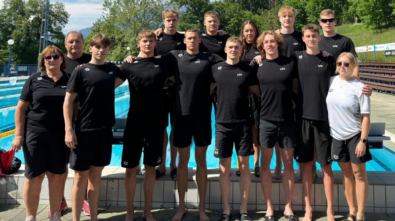 Latvijas izlases peldētāji treniņnomtnē Slovēnijā. Foto: LPF.