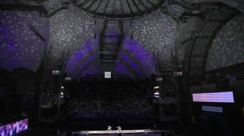 Paukošanas halle Parīzes olimpiskajās spēlēs. Foto: Christophe Ena/AP/Scanpix