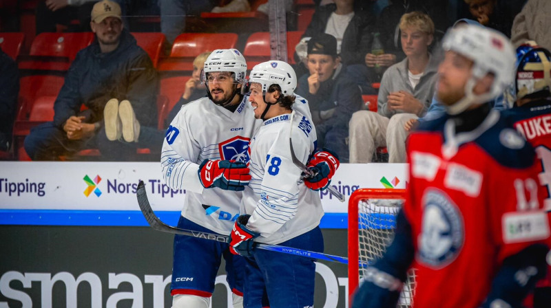 Francijas valstsvienības hokejisti pārbaudes spēlē Sarpsborgā. Foto: Trond Hansen