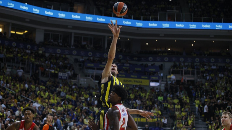 Stambulas "Fenerbahçe" basketbolists Bobans Marjanovičs uzbrukumā. Foto: Fenerbahçe Beko