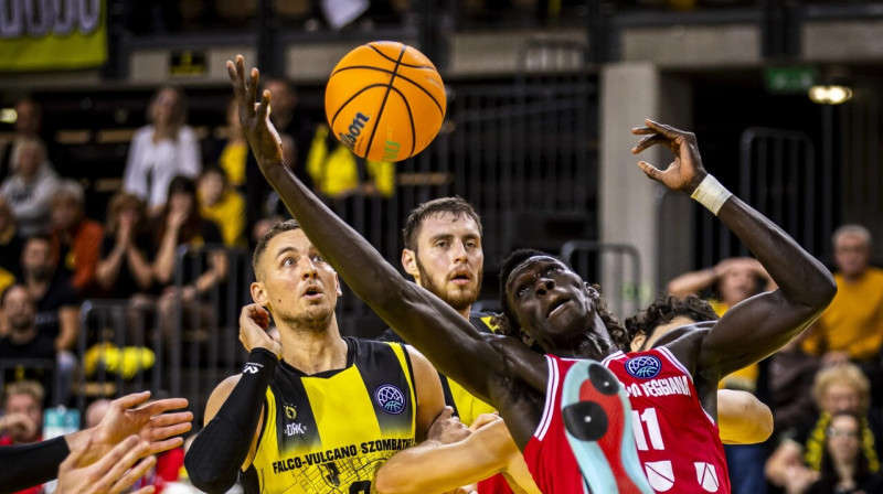 Mirklis no Sombathejas "Falco" un Itālijas "Reggiana" spēles. Foto: FIBA